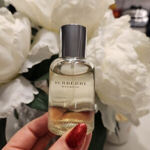 Burberry Weekend Eau de Parfum in Clear Glass with Silver Cap